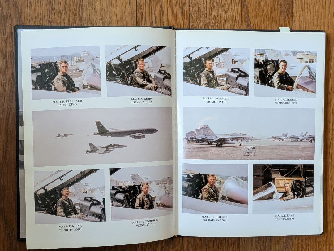 【実物】米軍 岩国基地 VMFA-232 レッドデビルズ 記念盾＆アルバム