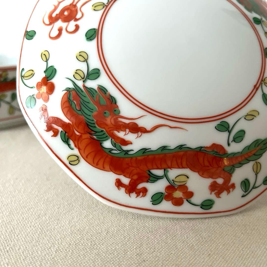 ☆M450 ○たち吉　赤絵　龍柄　蓋付き2段重【未使用】　美しい