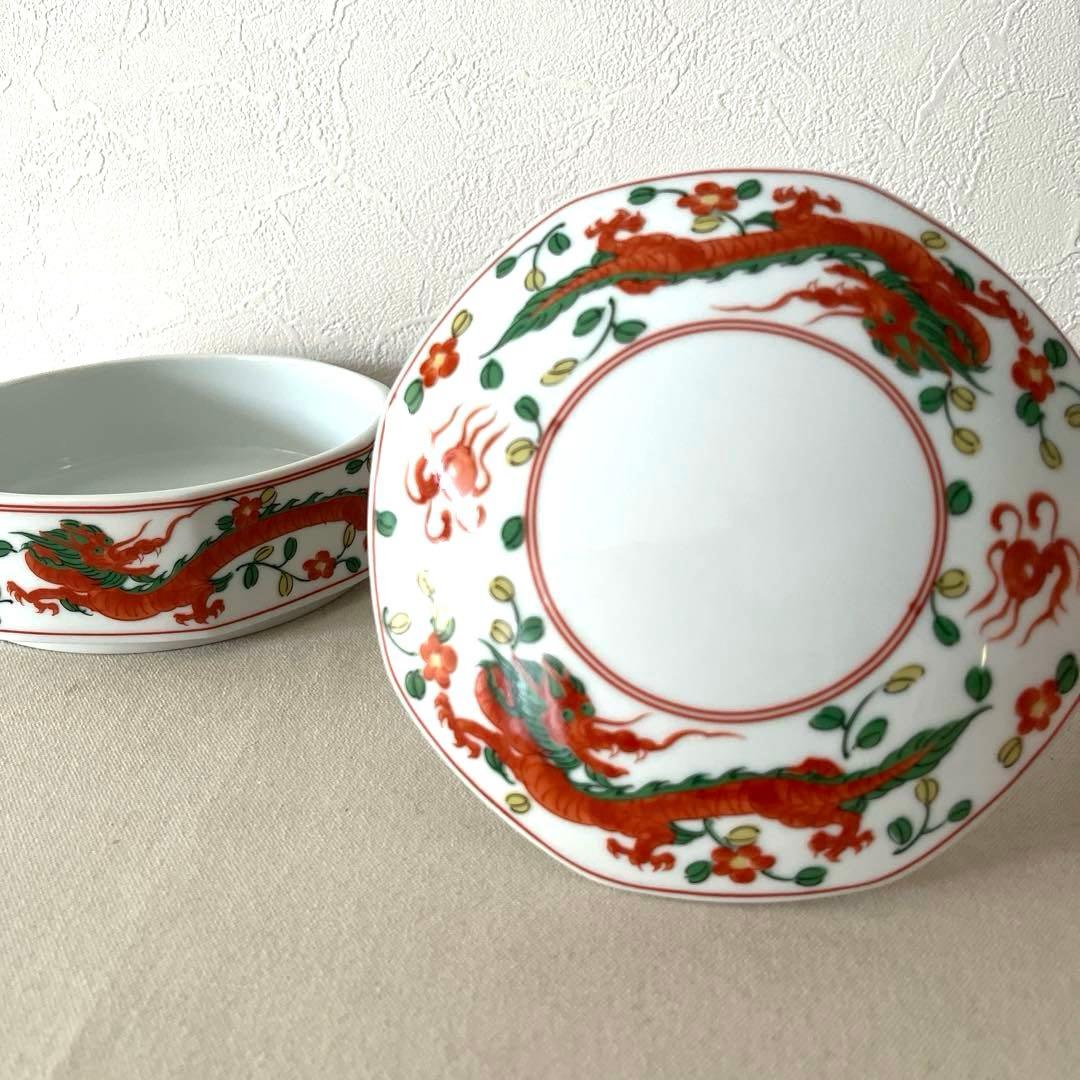 ☆M450 ○たち吉　赤絵　龍柄　蓋付き2段重【未使用】　美しい
