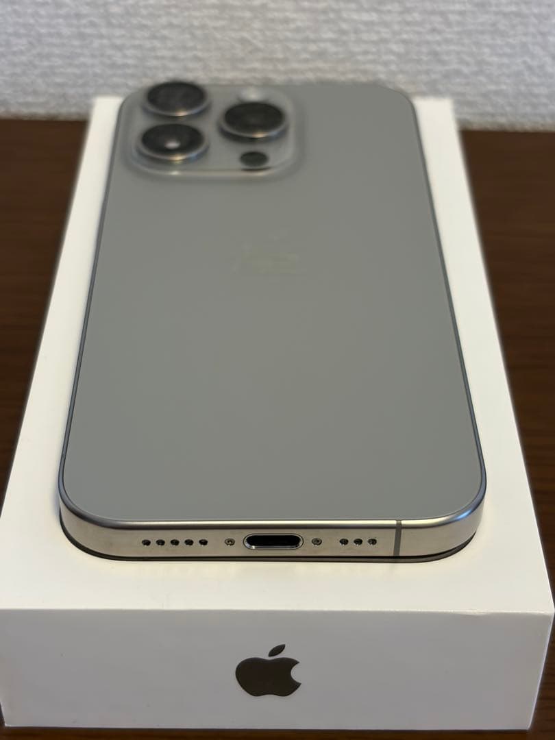 【美品】iPhone 15 Pro 128GBナチュラルチタニウム SIMフリー