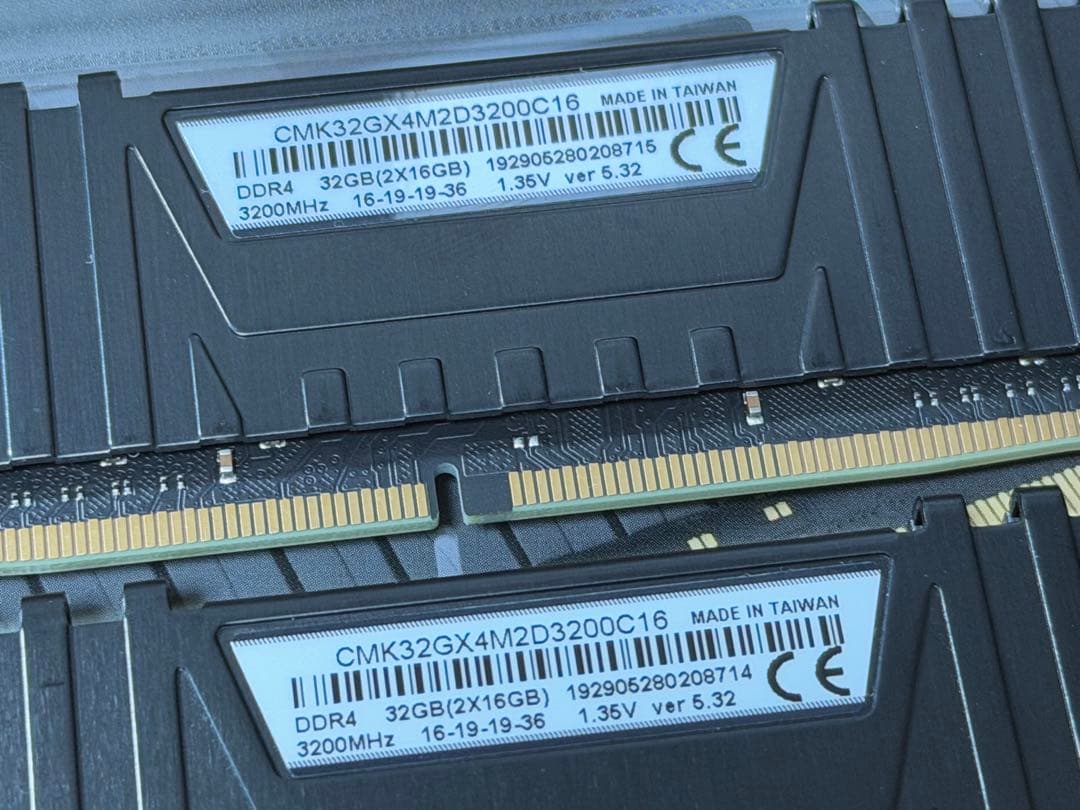 DDR4 メモリ 32GB / CORSAIR 3200MHz 16GB×2枚