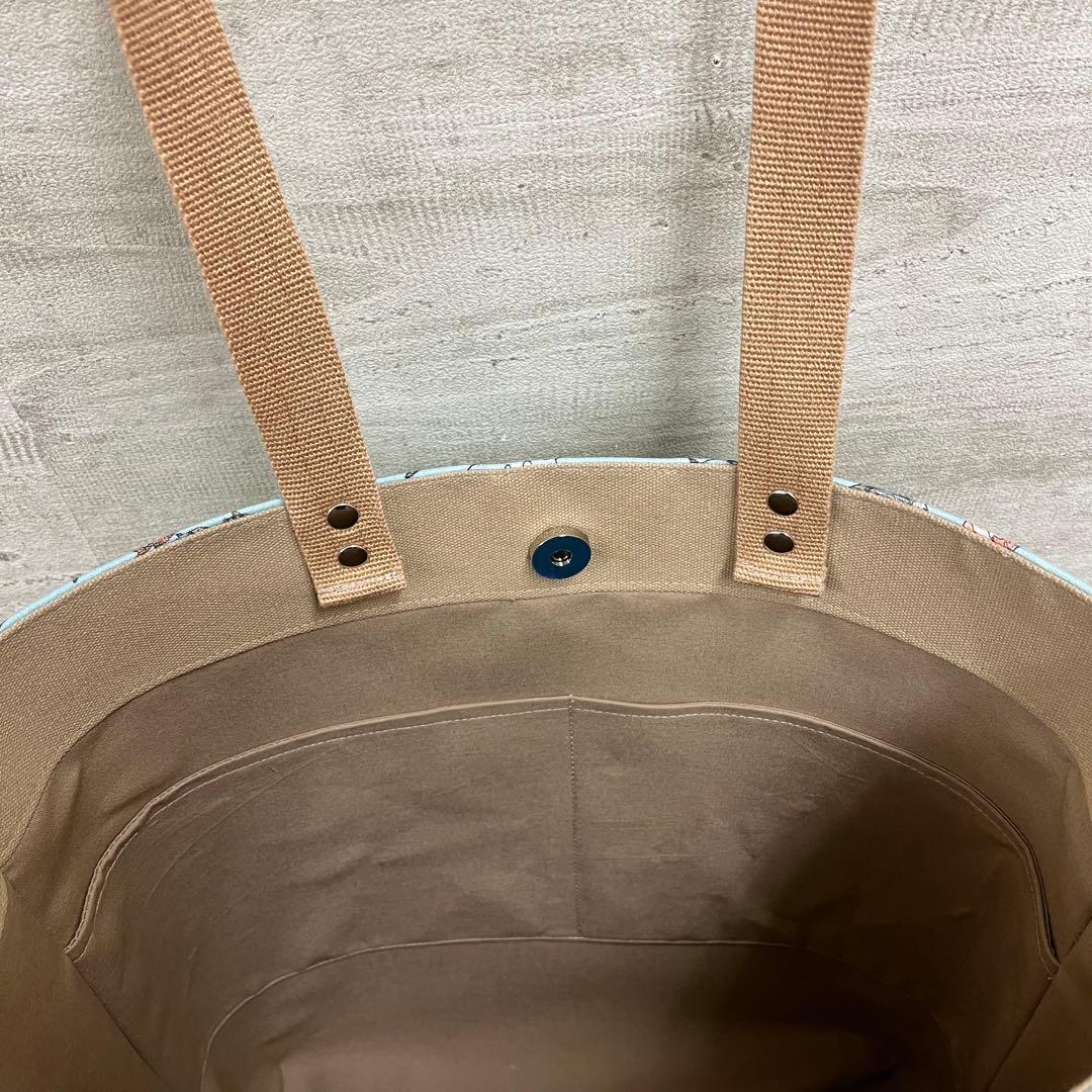 おとぎの国の猫と仲間たちハンドメイド　A4サイズトートバック＆18㎝ポーチセット