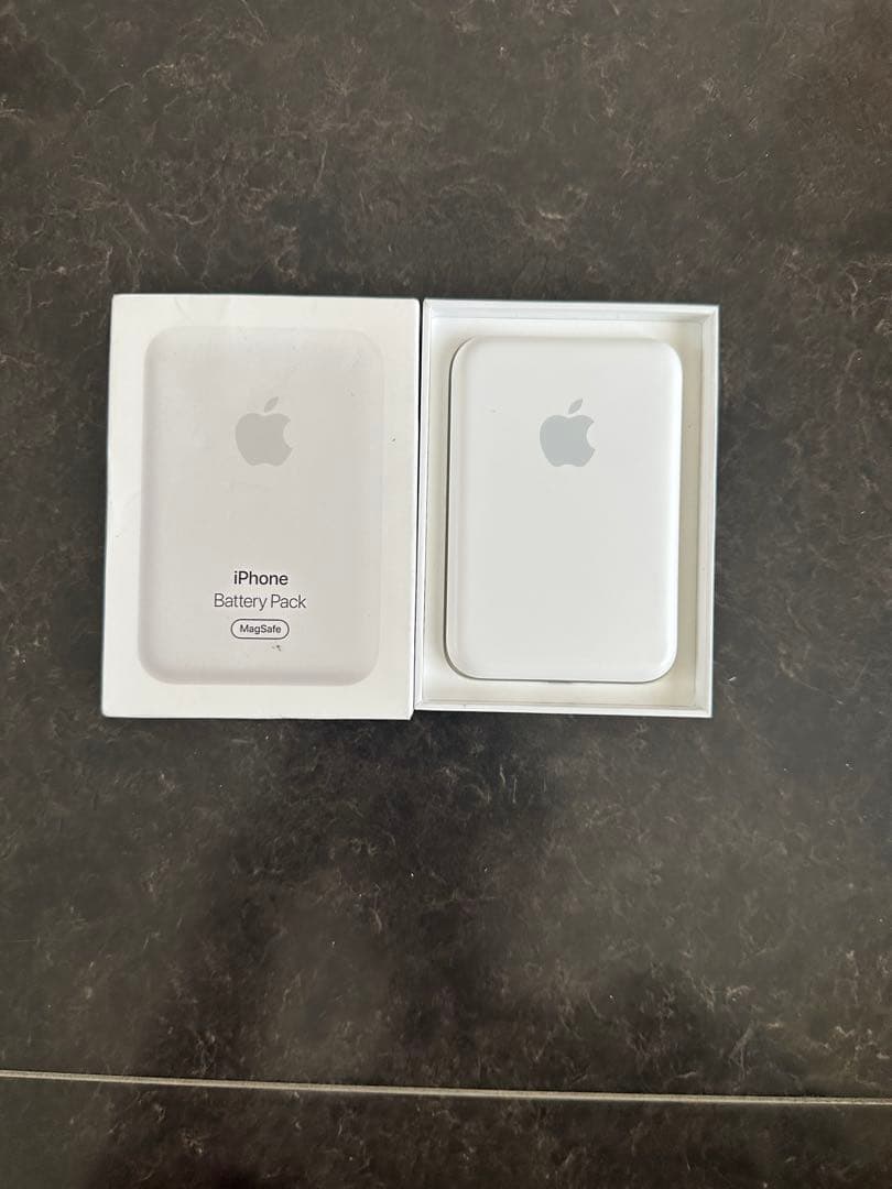 iPhone バッテリーパック　MagSafe