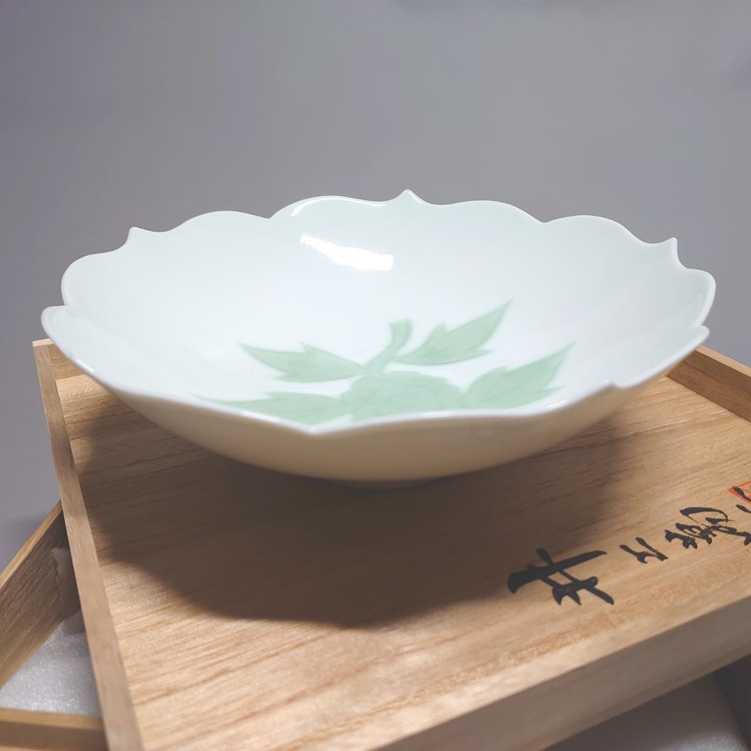 人間国宝 井上萬二／白磁彫／緑釉／牡丹文／菓子鉢／未使用