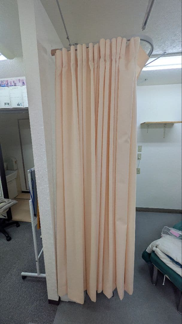 カーテン　整骨院　整体　病院 施設　リリカラ　４枚セット
