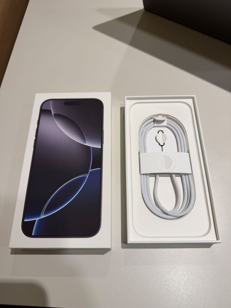 iPhone 16 Pro Max 256GB ブラックチタニウム 美品 初期化