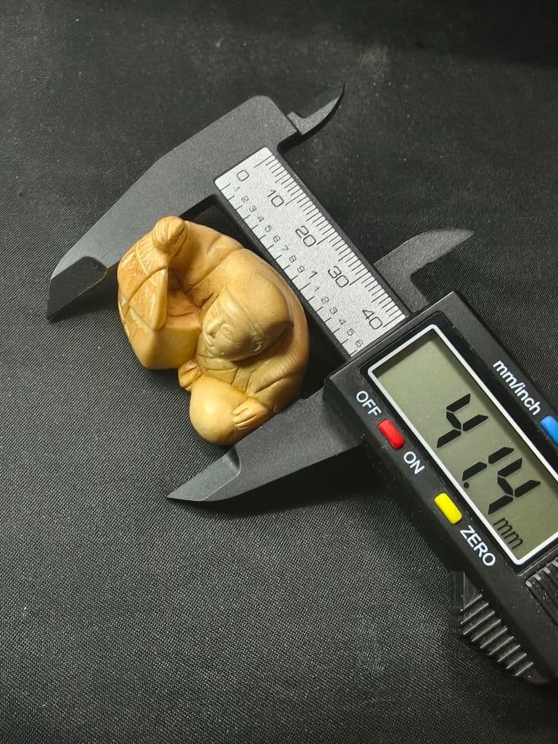 江戸根付 人物図 天然材質 縞模様 手彫り 青功作 古美術 時代物 蒐集家放出