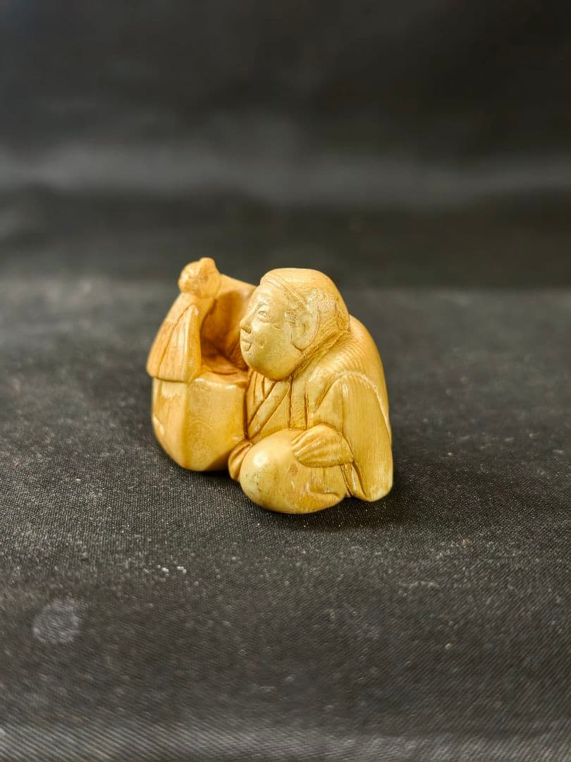 江戸根付 人物図 天然材質 縞模様 手彫り 青功作 古美術 時代物 蒐集家放出