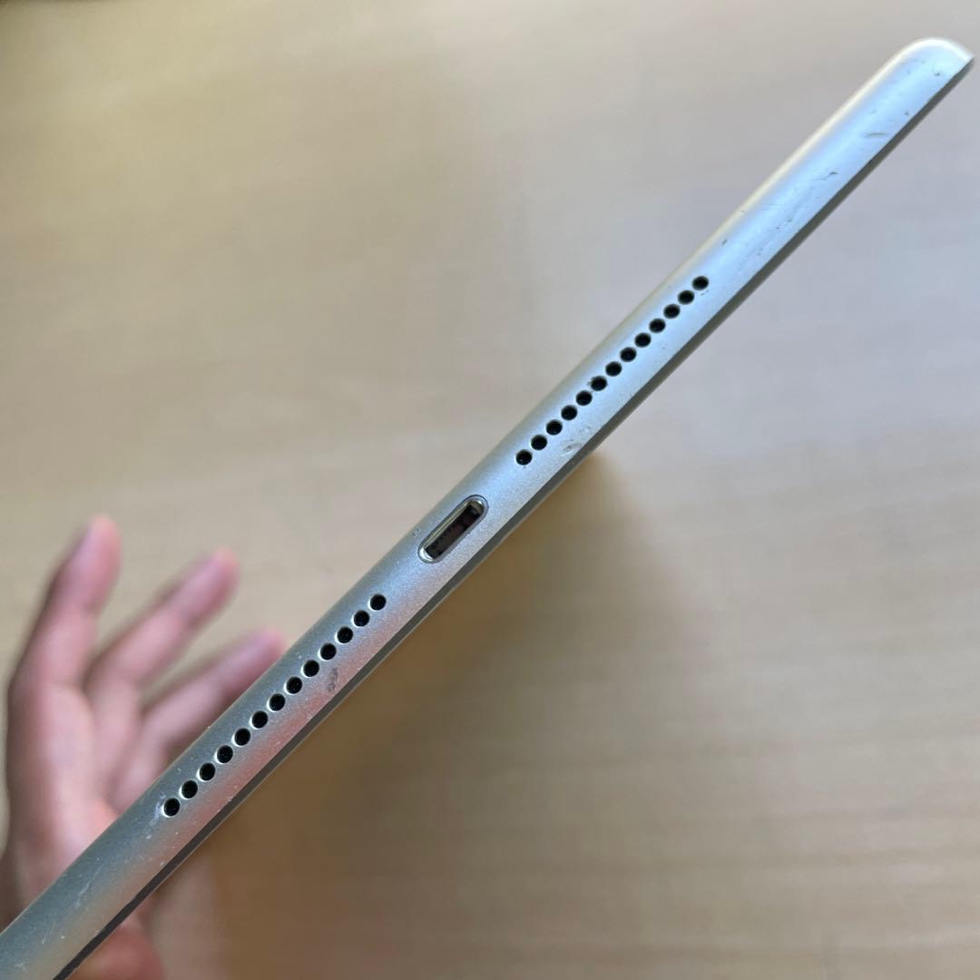 iPad 第6世代　A1893　Wi-Fiモデル　シルバー　32GB #D