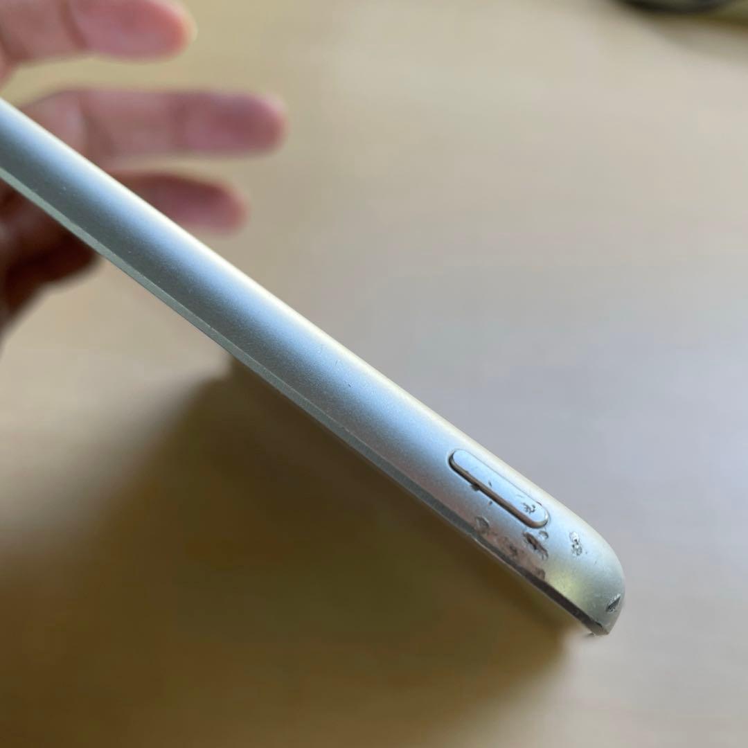 iPad 第6世代　A1893　Wi-Fiモデル　シルバー　32GB #D