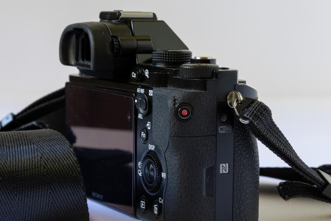 SONY α7 フルサイズミラーレス一眼、シャッター回数6060程と少ないです！