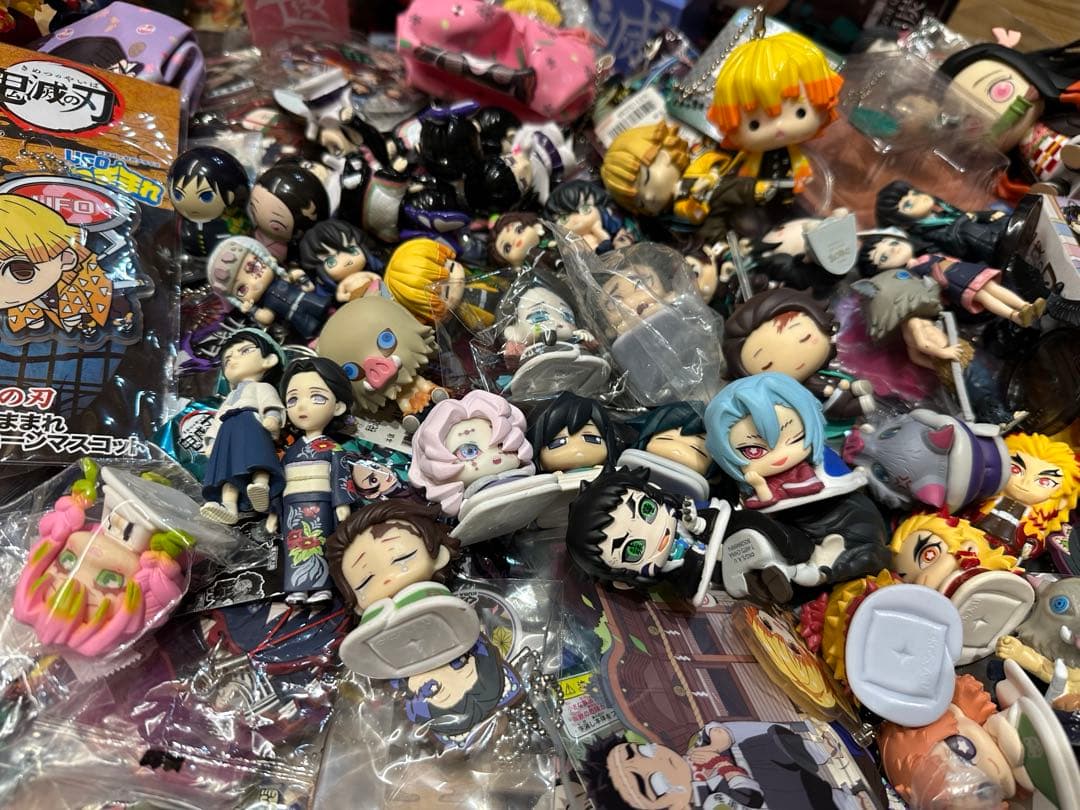 ③ 700 鬼滅の刃　アニメグッズ　超大量　まとめ売り