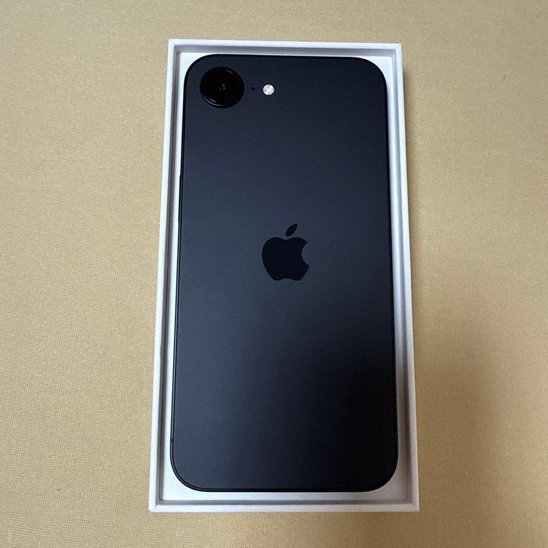 iPhone 16e バッテリー容量100% 箱、純正ケース付き