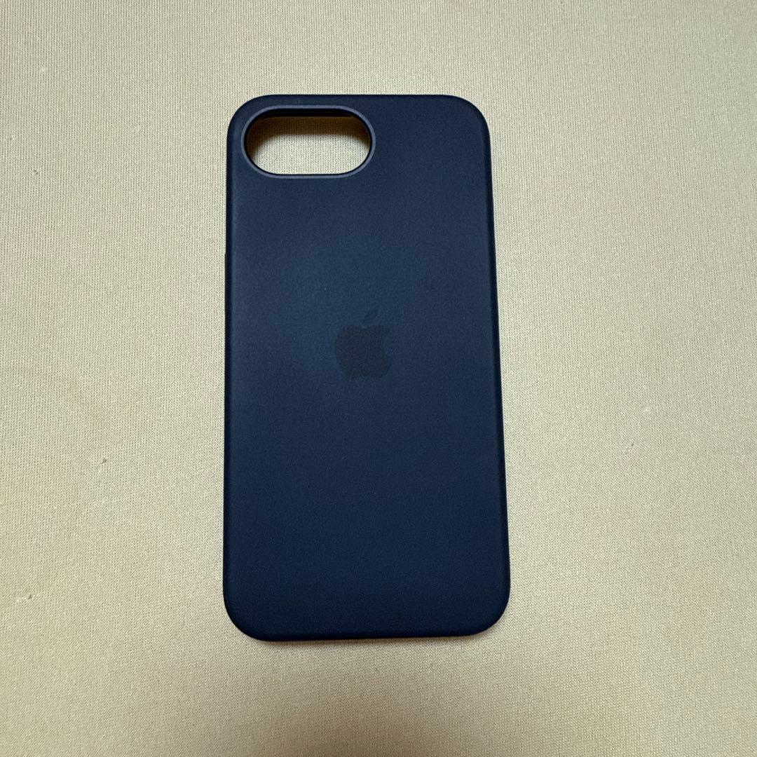iPhone 16e バッテリー容量100% 箱、純正ケース付き
