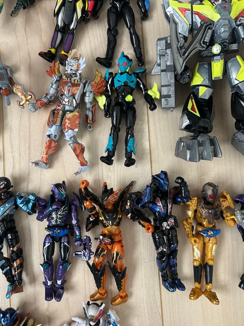 d*7様 【現物のみ/まとめ売り】仮面ライダー装動（その他含む）　約50体