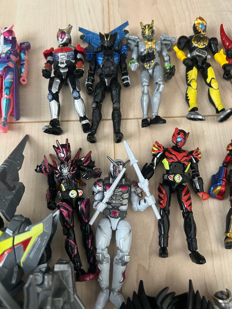 d*7様 【現物のみ/まとめ売り】仮面ライダー装動（その他含む）　約50体