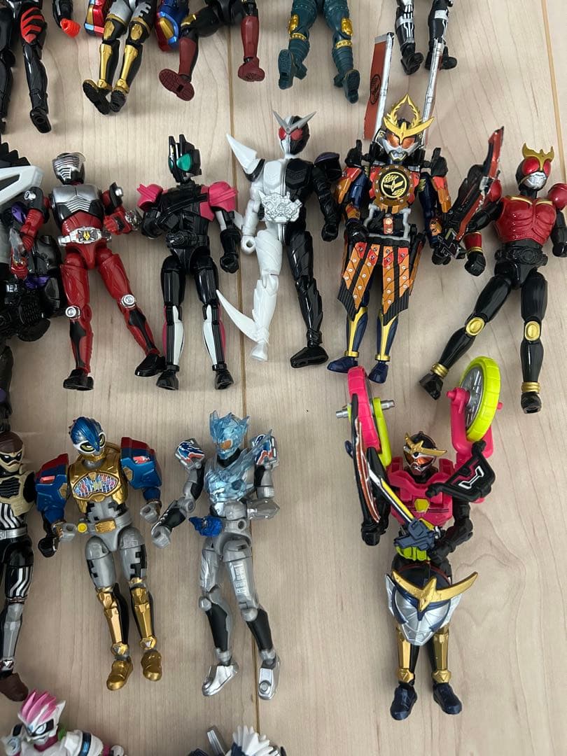 d*7様 【現物のみ/まとめ売り】仮面ライダー装動（その他含む）　約50体