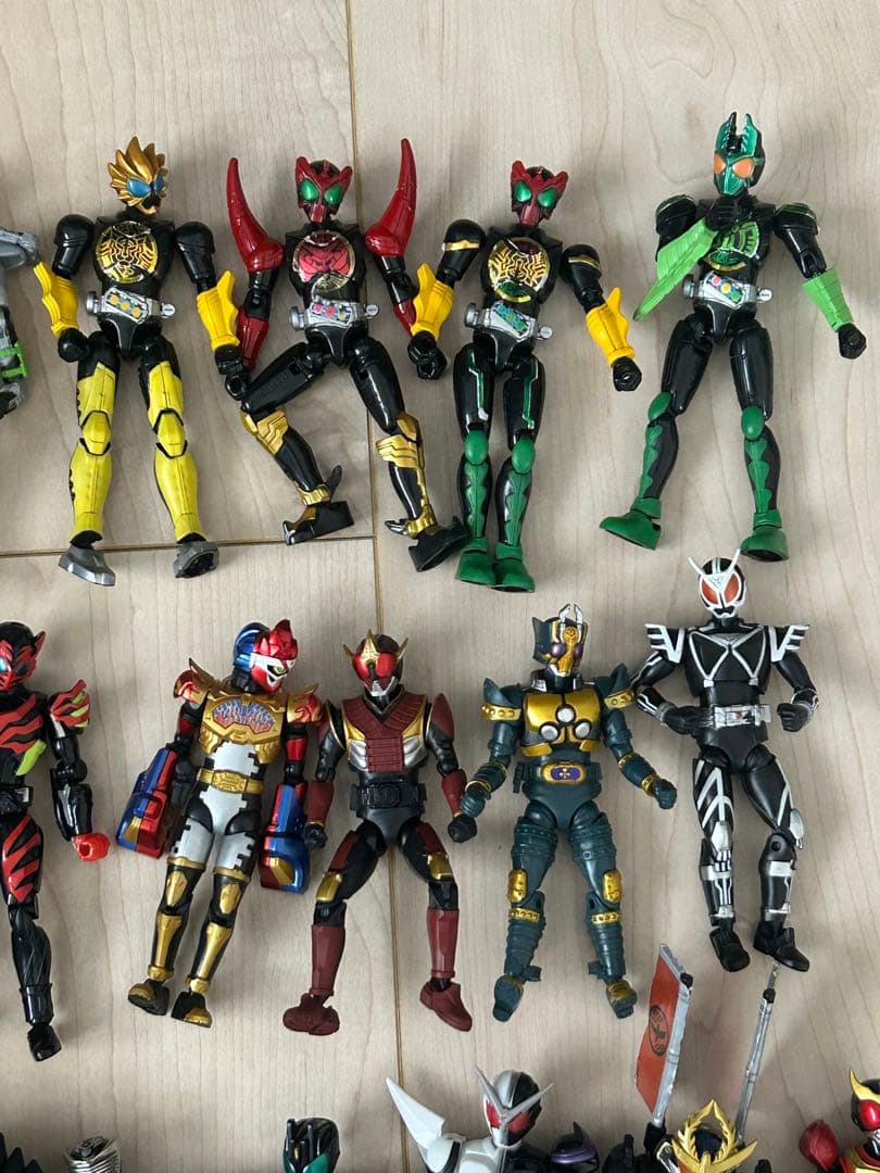 d*7様 【現物のみ/まとめ売り】仮面ライダー装動（その他含む）　約50体