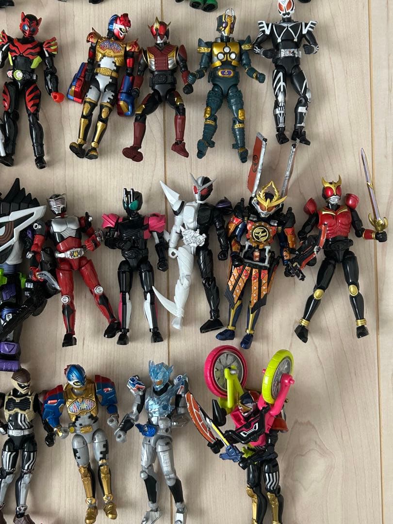 d*7様 【現物のみ/まとめ売り】仮面ライダー装動（その他含む）　約50体