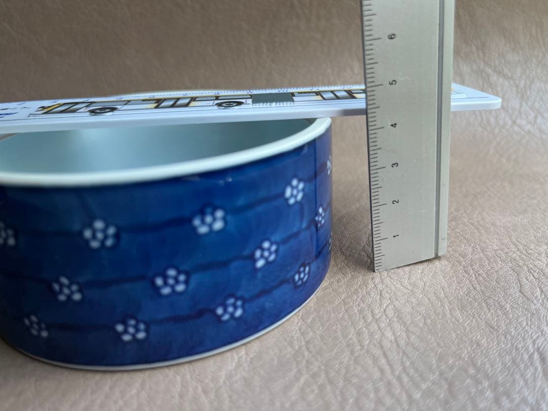 源右衛門　染付梅地紋　陶箱　蓋物　1点