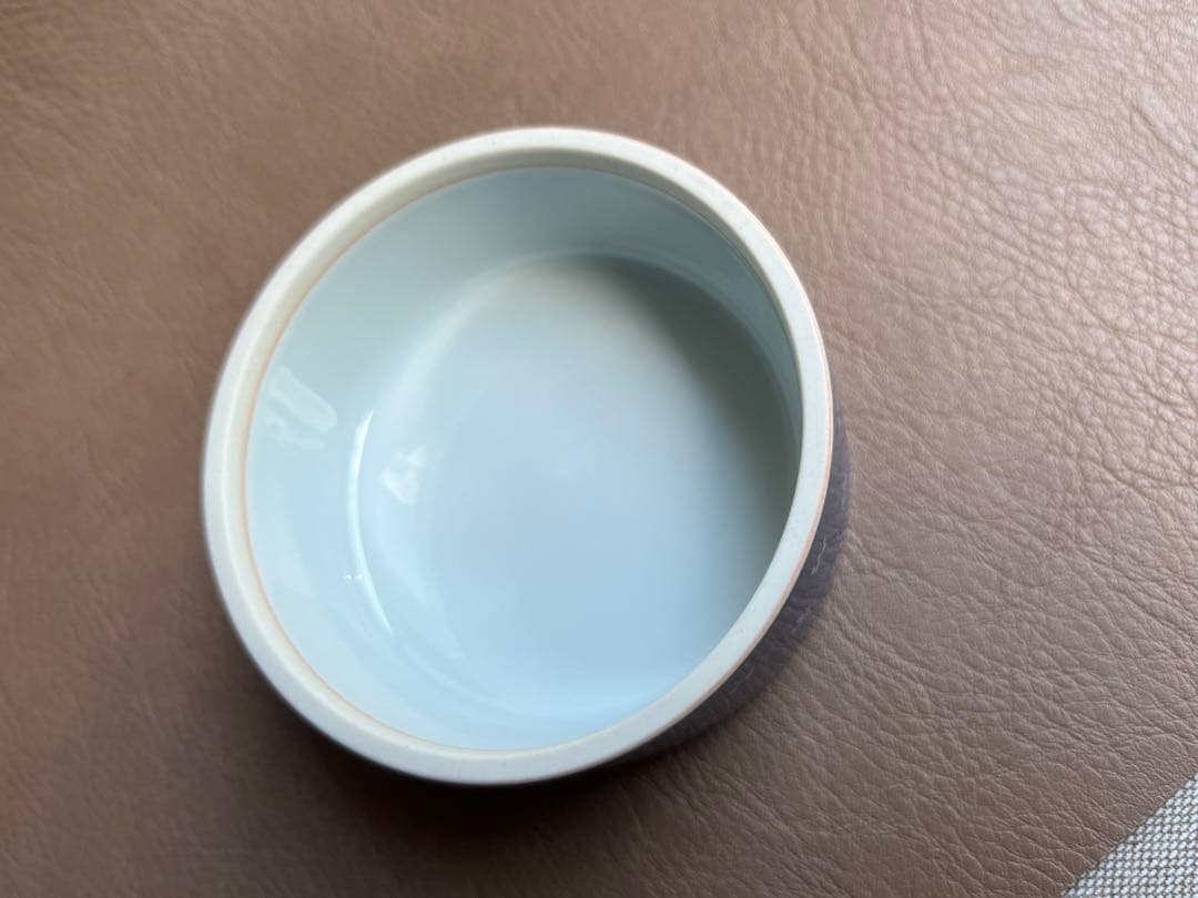 源右衛門　染付梅地紋　陶箱　蓋物　1点