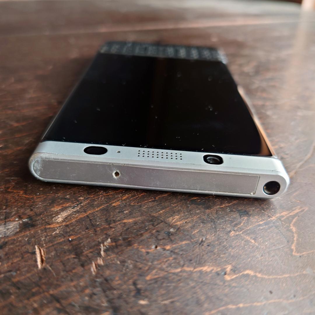 BlackBerry KEY one (key1) 本体