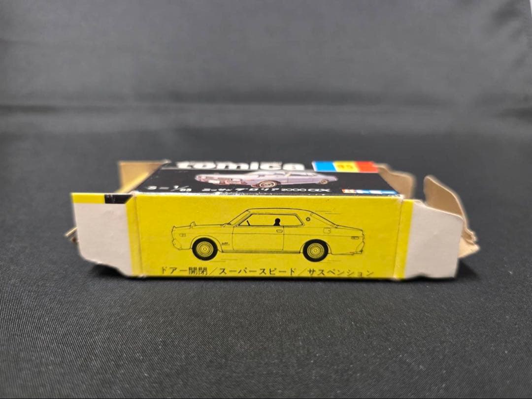 トミカ黒箱85ニッサングロリア2000GX(日本製) 旧ホイール。白色