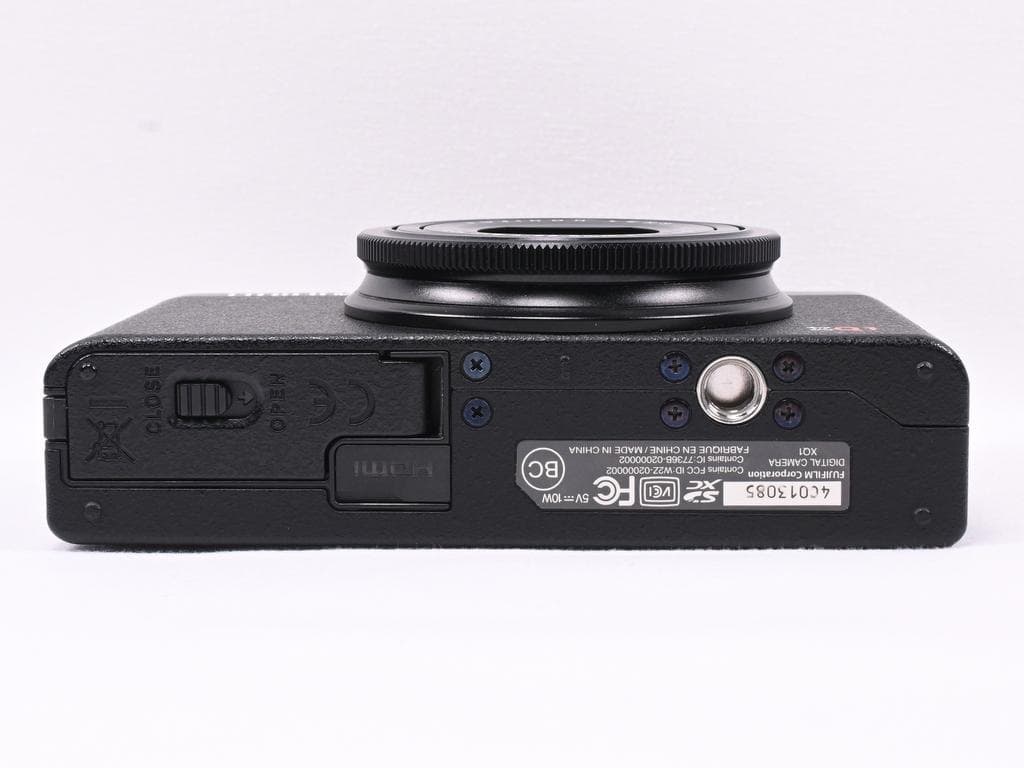 【超美品】 フジフイルム　FUJIFILM XQ1