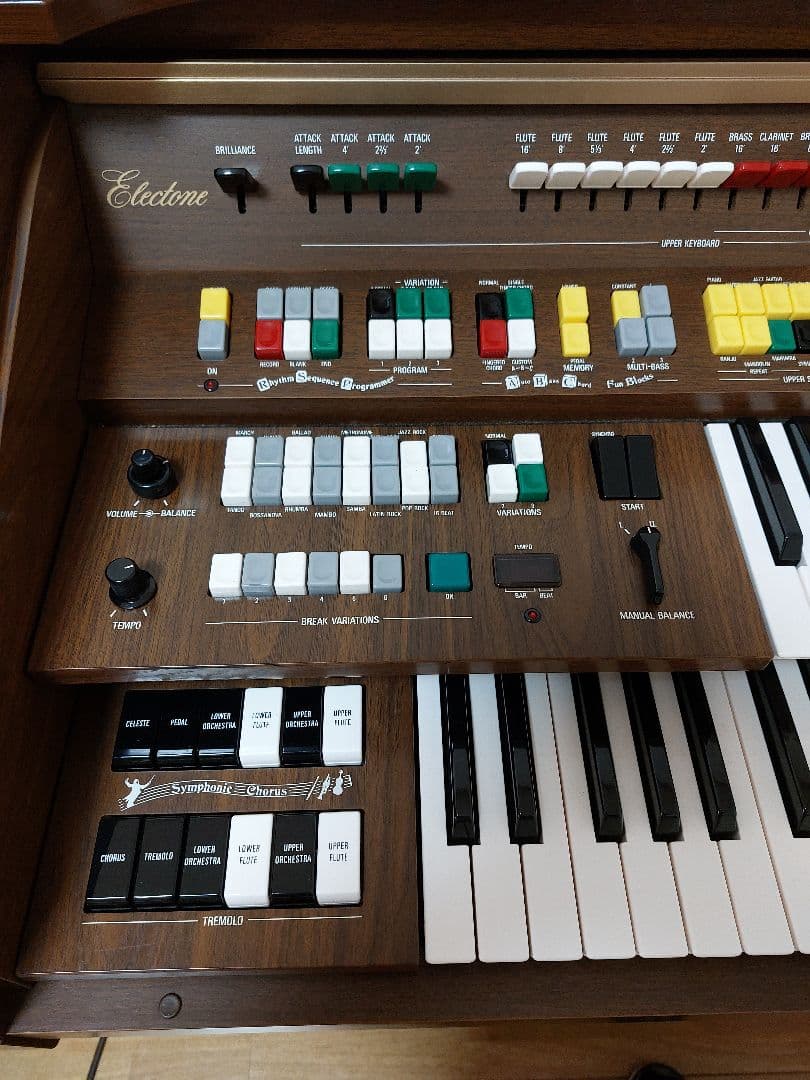 ヤマハ　エレクトーン　D700　ブラウン キーボード
