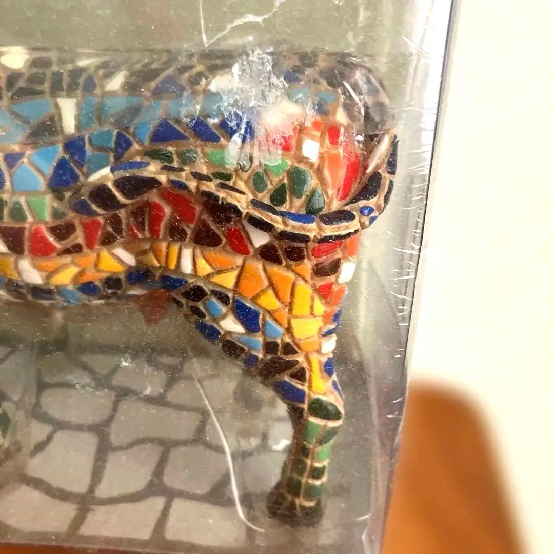 グエル公園　牛　ハンドペイント　手ぬり　モザイク模様の牛の置物