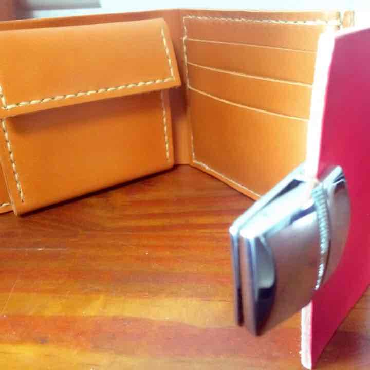 紅色の財布　総革張り