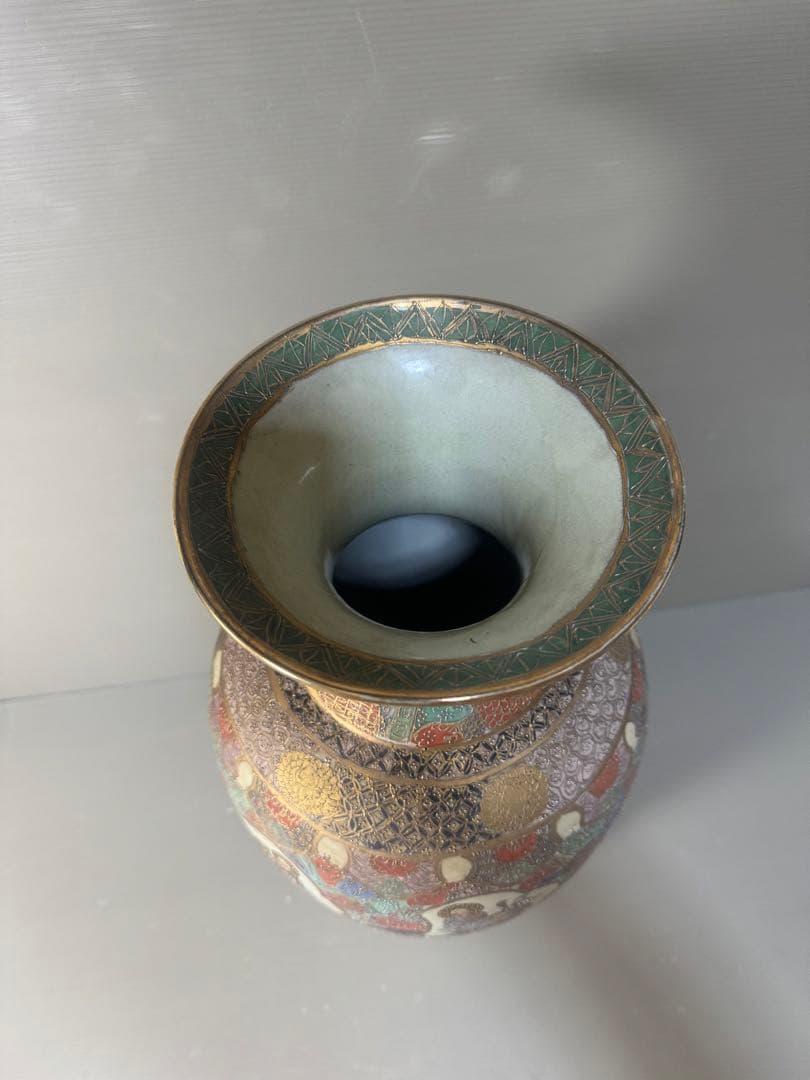2624 骨董　薩摩焼　金襴手人物文　花瓶　大型　50cm