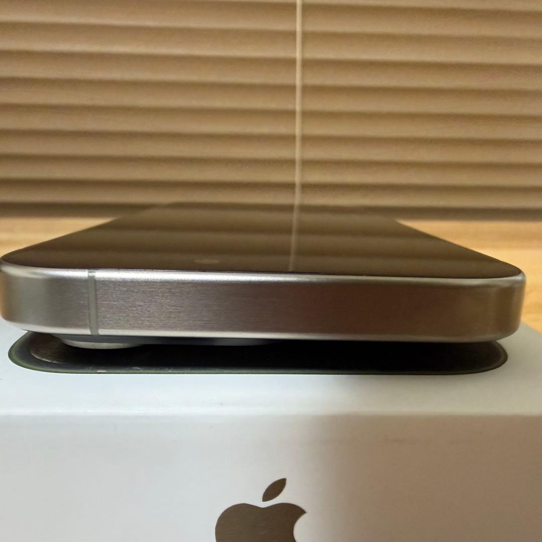 iPhone 15 Pro ナチュラルチタニウム SIMフリー 1TB +おまけ