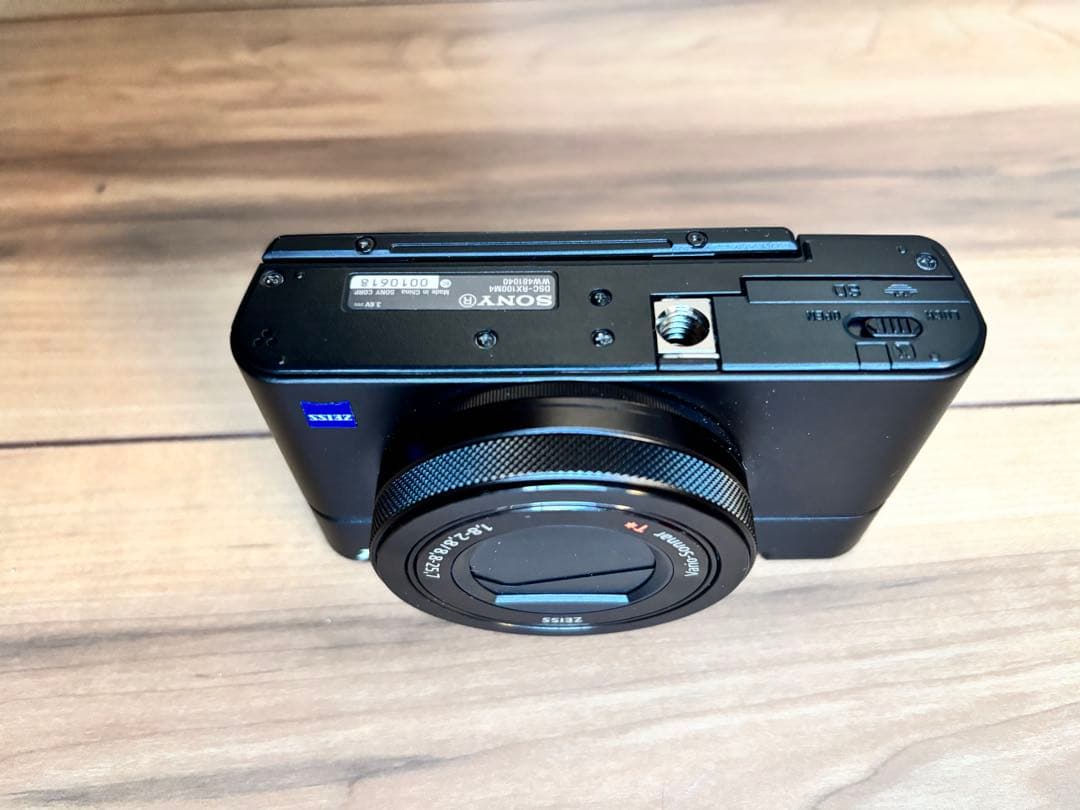 SONY Cyber−Shot RX DSC-RX100M4