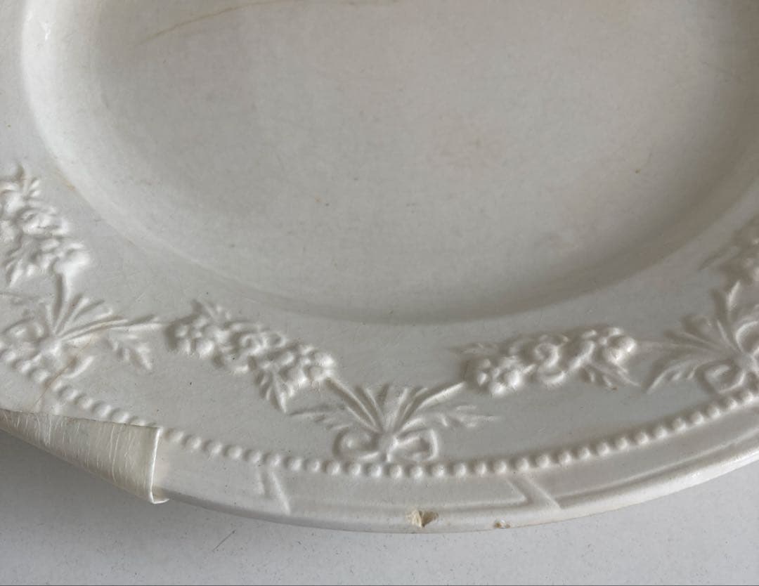 花柄のクリーム色陶磁器皿 2枚セット