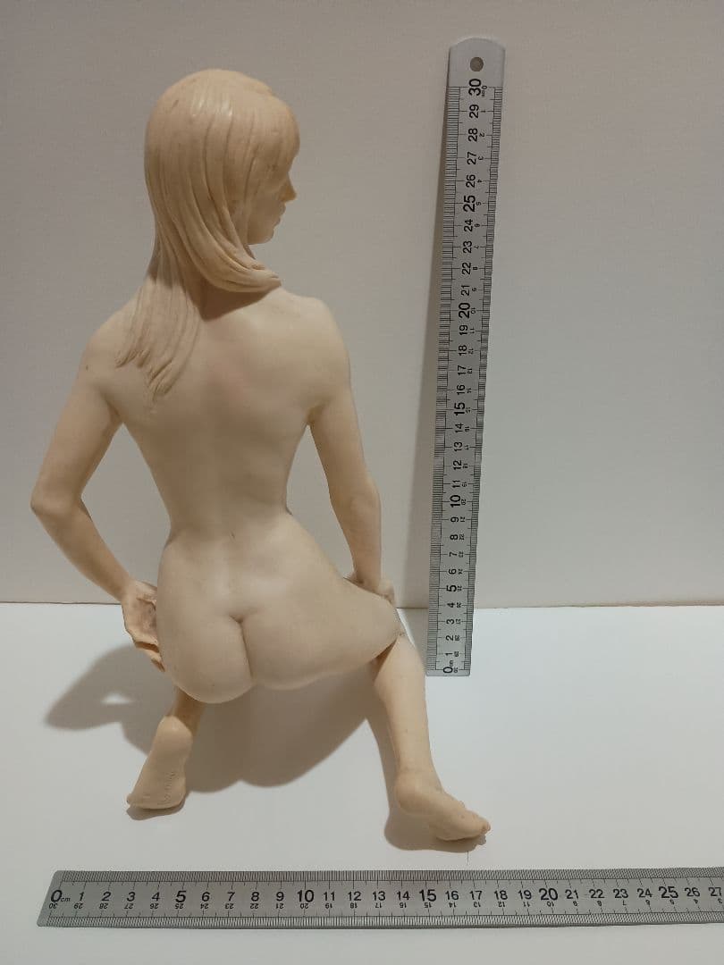 裸婦像　少女