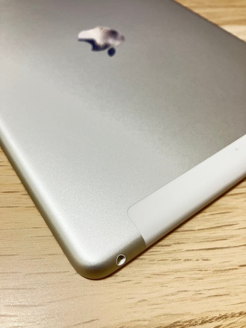 美品バッテリー容量99%iPad 第7世代 32GB Wi-Fi セルラードコモ