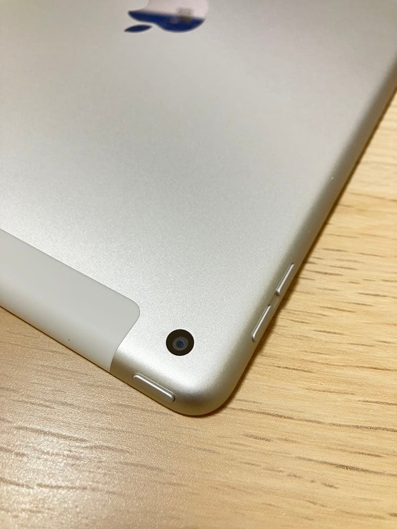 美品バッテリー容量99%iPad 第7世代 32GB Wi-Fi セルラードコモ