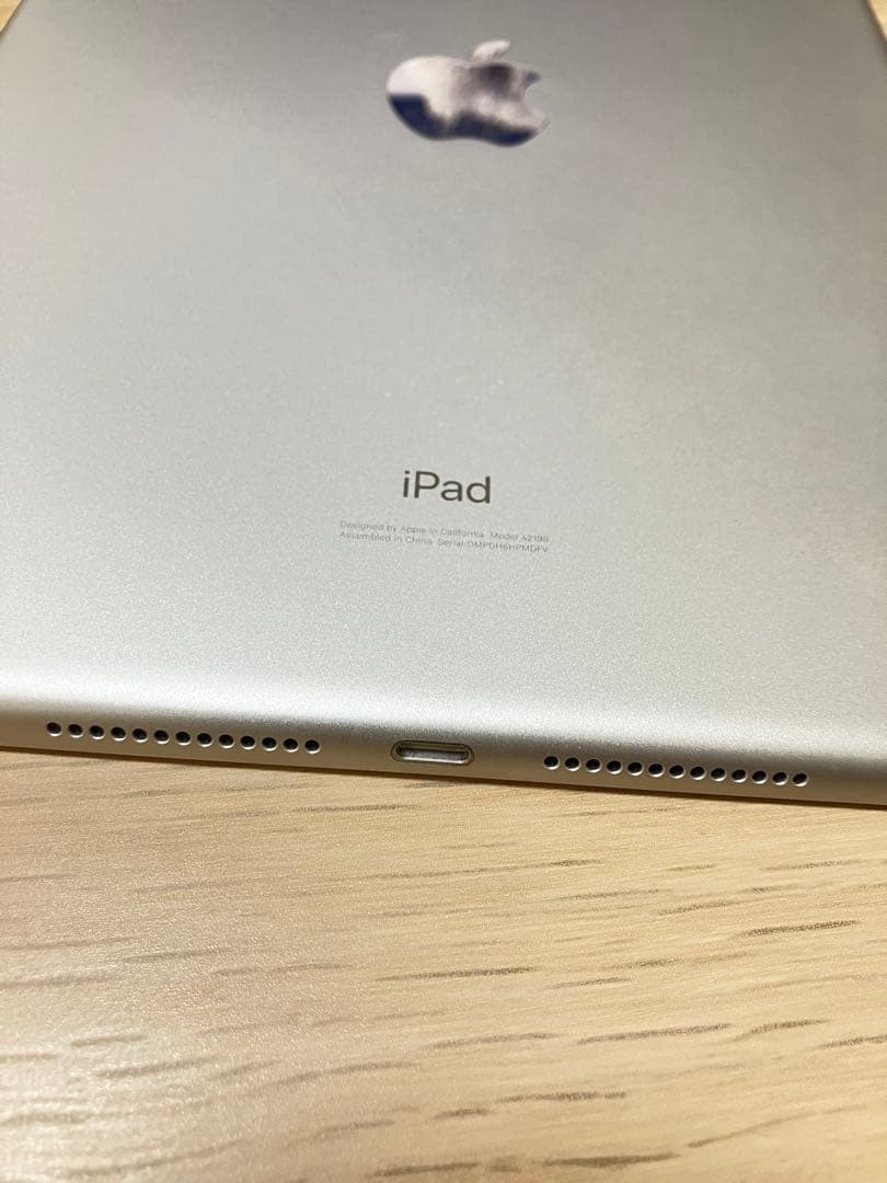 美品バッテリー容量99%iPad 第7世代 32GB Wi-Fi セルラードコモ