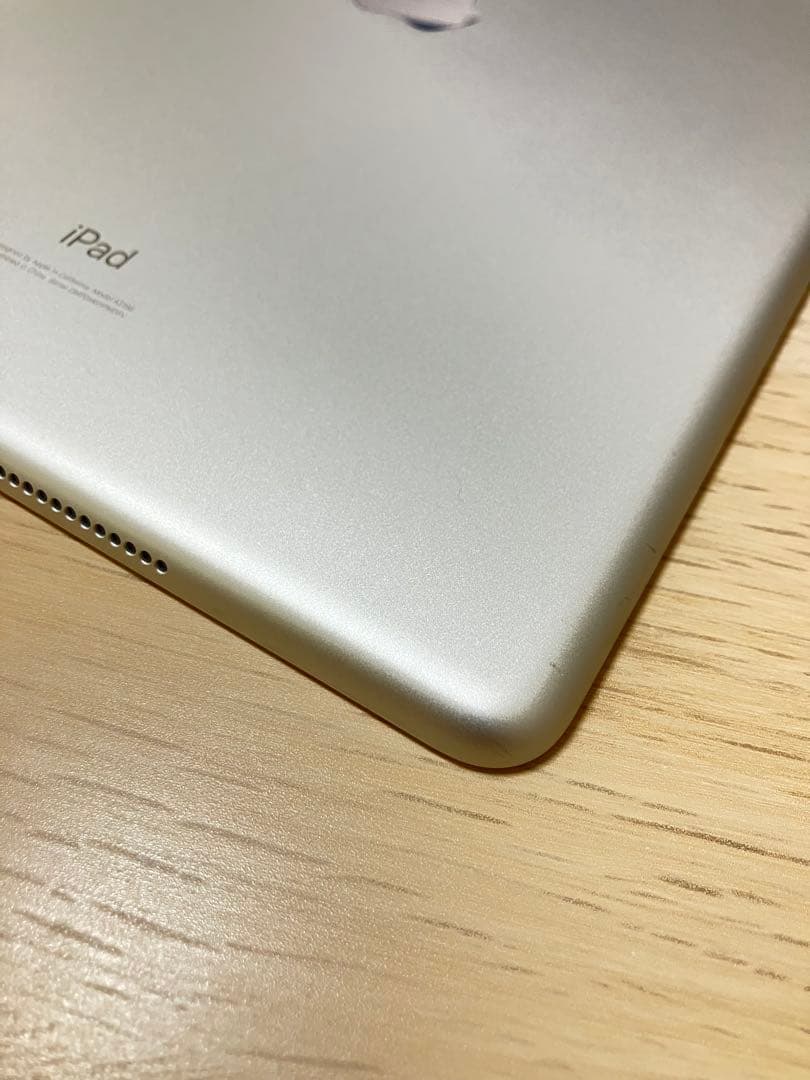 美品バッテリー容量99%iPad 第7世代 32GB Wi-Fi セルラードコモ