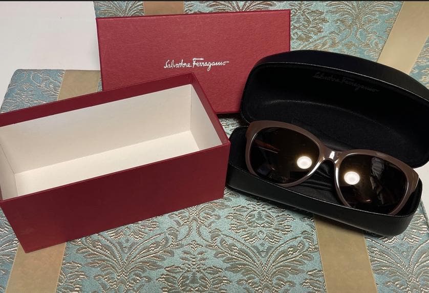 サルヴァトーレ フェラガモ☆フェラガモサングラス（プレゼント付）☆