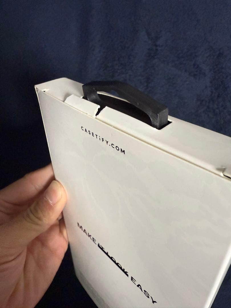 CASSETiFY LE SERAFIM iPhoneケースmegsafe充電器