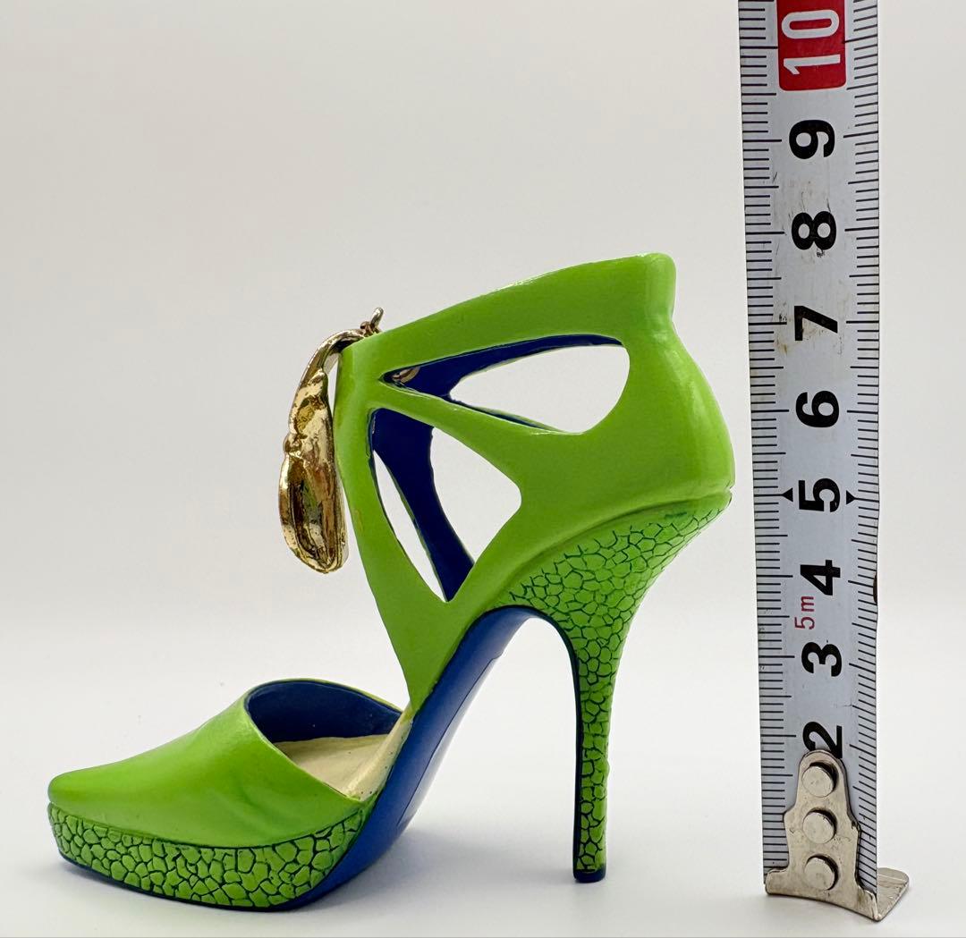 ロレインヴェイルの「Just the Right Shoe」シリーズミニチュア靴