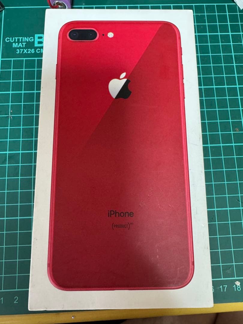 Apple iPhone8 プラス　64GB プロジェクトレッド