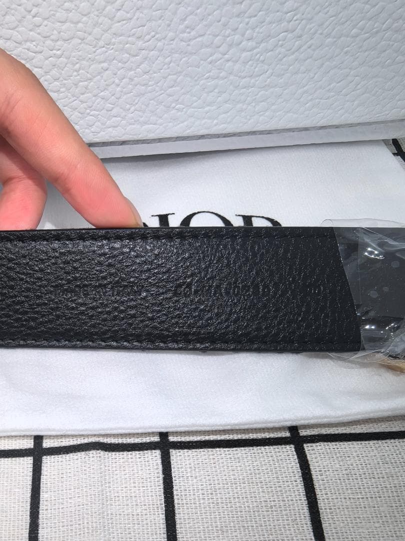 ゴールドCDロゴ レザーベルト ユニセックス おしゃれ 未使用品