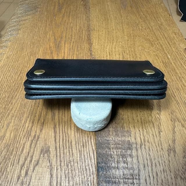 やや山　ミドルトラッカーウォレット　栃木レザーブラック　真鍮