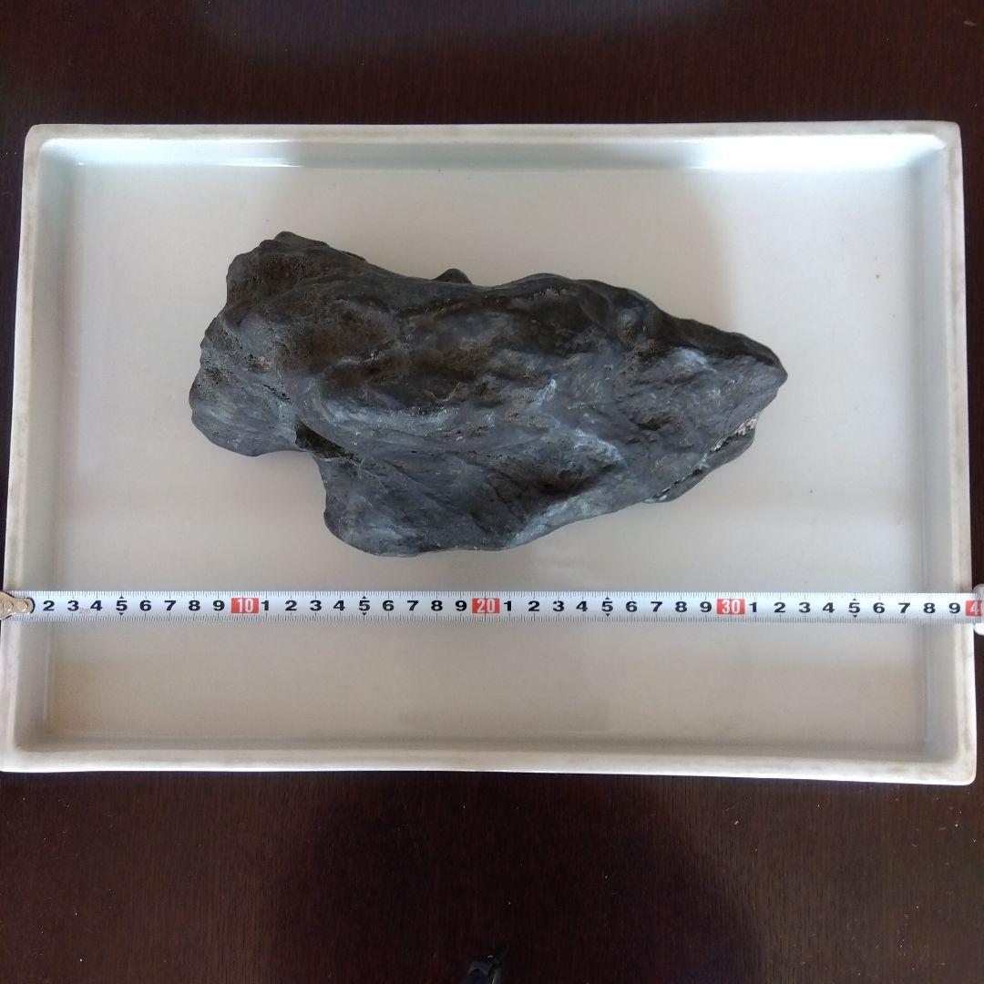 黒い水石 中型 自然石と水盤のセット