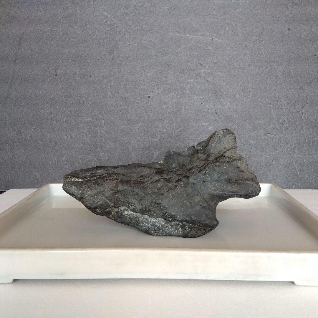 黒い水石 中型 自然石と水盤のセット