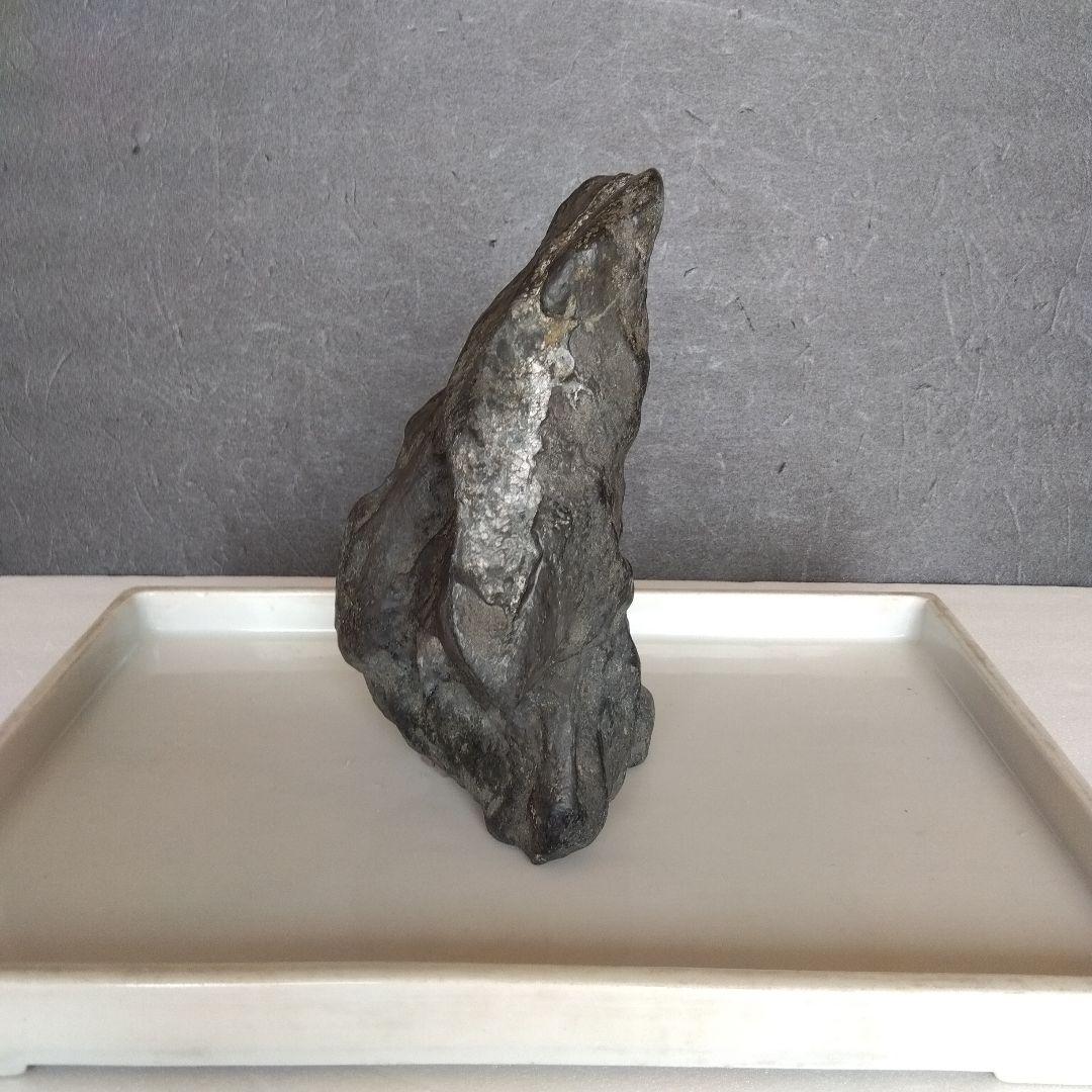 黒い水石 中型 自然石と水盤のセット