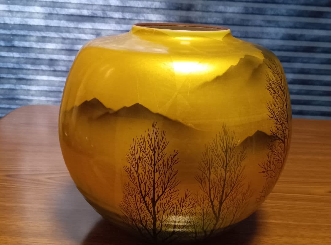 日本の伝統工芸品　九谷正峰　金箔木立連山　８号花瓶